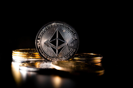 Ethereum Retests Symmetrical Triangle Pattern, Analyst Sets Next Target Ethereum